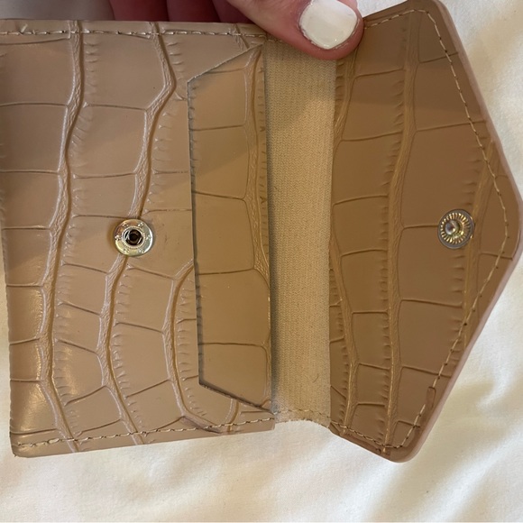 4 Wallets! - Picture 8 of 15